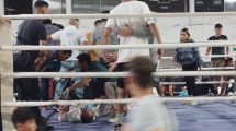 Imagen de Final con escándalo en Cinco Saltos: Bruno Godoy agredió a un árbitro y se suspendió el festival de boxeo