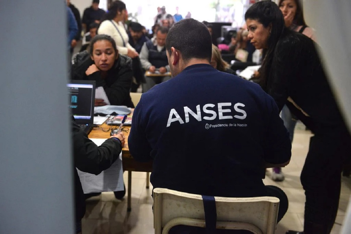 Las Pensiones No Contributivas (PNC) de ANSES incluyen obra social.-