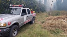 Imagen de Incendio en unos tanques de fuel oil, en Cinco Saltos: 7 dotaciones de bomberos apagaron el fuego