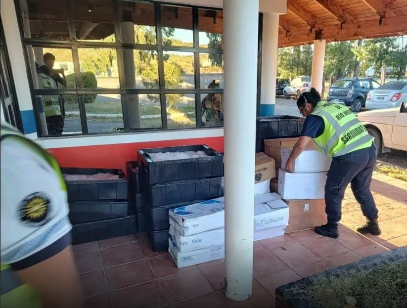 Personal policial decomisó la carga. 