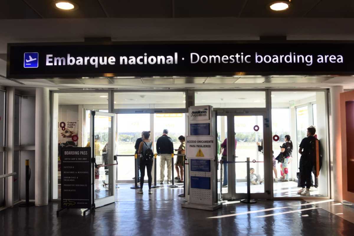 El aeropuerto de Neuquén tiene un importante movimiento de viajeros. Foto: Cecilia Maletti.-