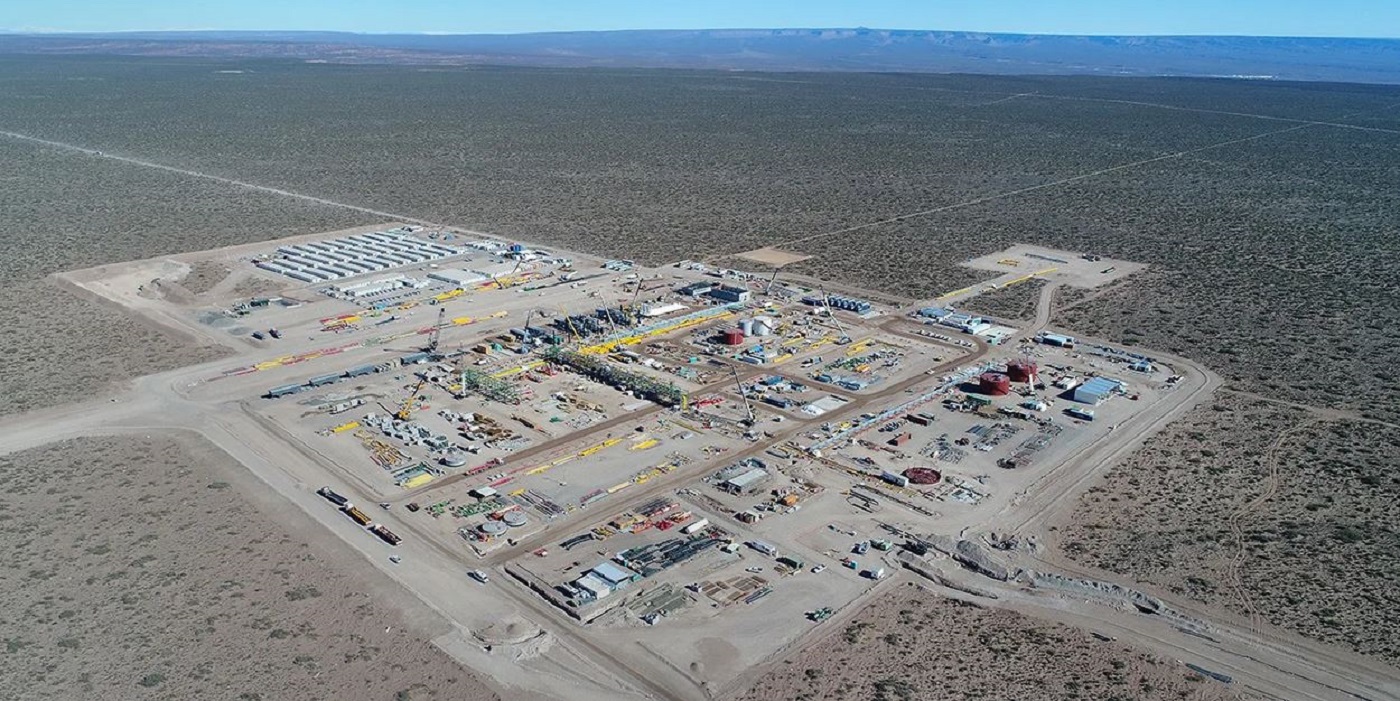 El yacimiento Fortín de Piedra en Vaca Muerta, operado por la empresa Tecpetrol, en la cuenca neuquina.