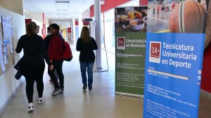 Paro universitario en Viedma: realizan una jornada en defensa de la Universidad pública y gratuita