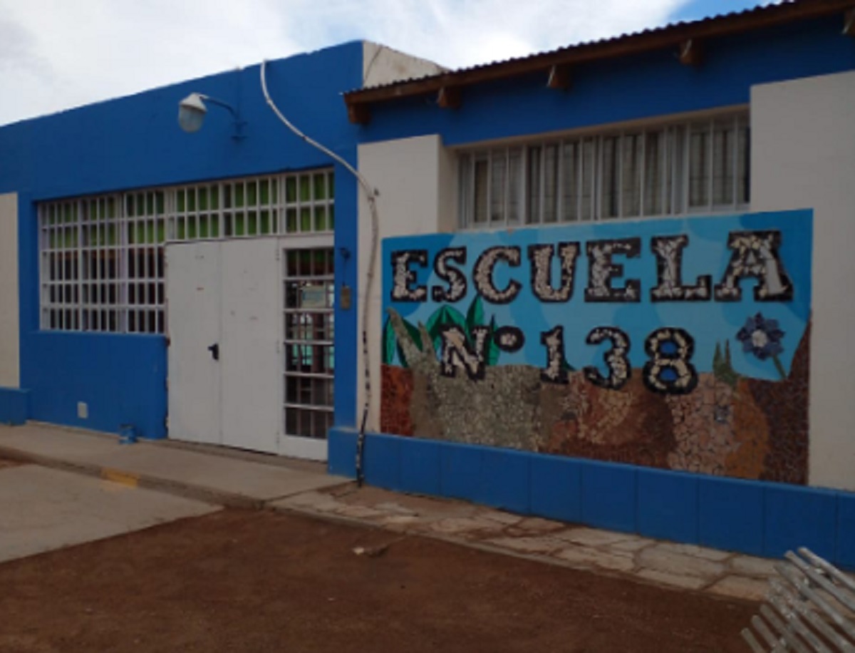 La escuela 138 suspendió las clases. Foto: Fuego24.com