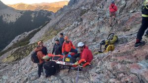 Un trabajo voluntario que salva vidas en Bariloche y la necesidad de un helicóptero