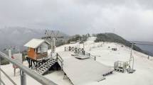 Imagen de Nieve de otoño en la Patagonia: así de lindo está Cerro Bayo en Villa La Angostura