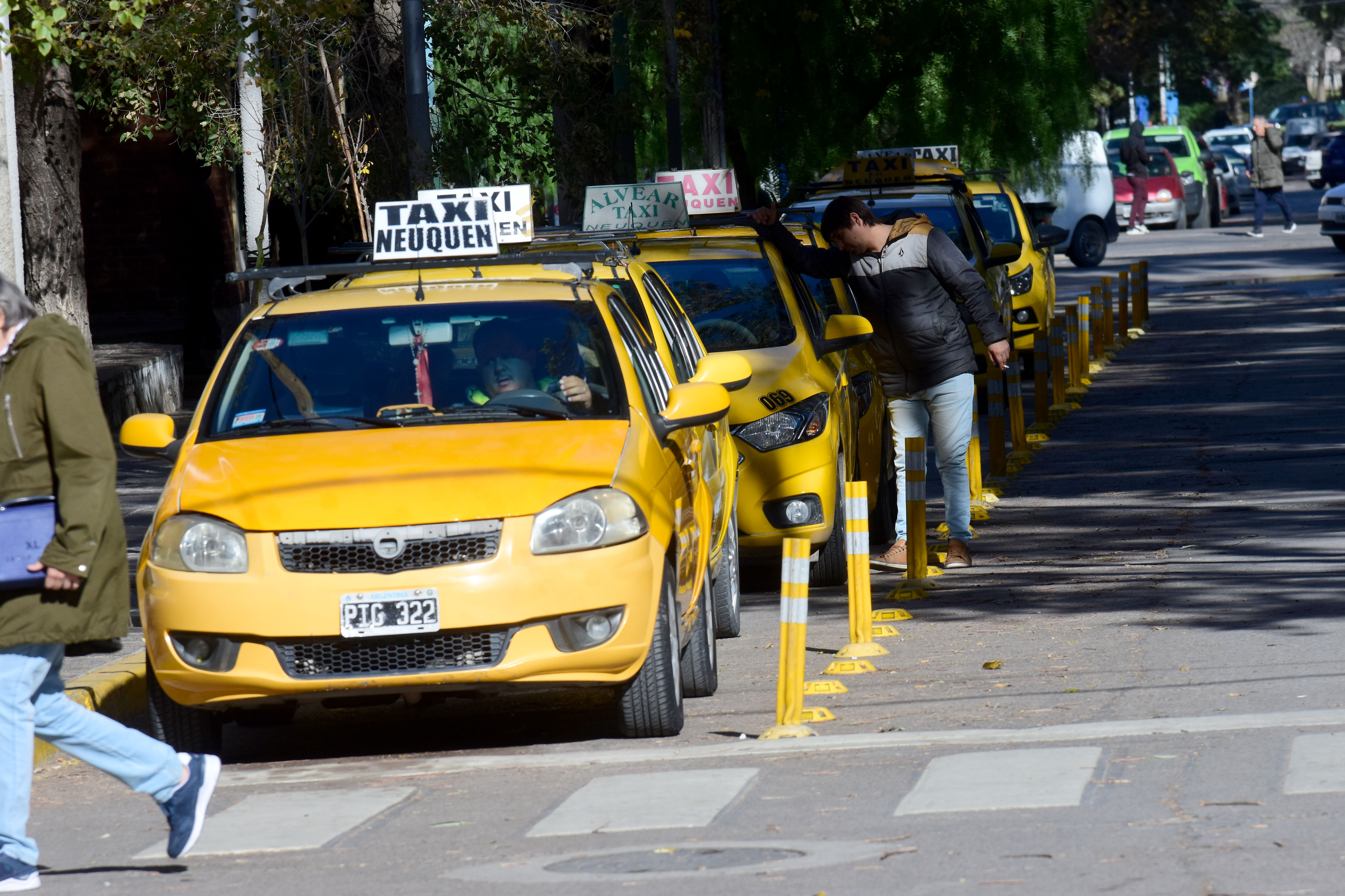 Lanzan créditos para renovar taxis en Neuquén (foto Cecilia MalettiI)