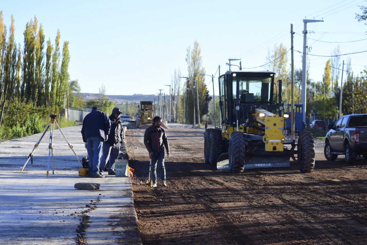 El canal de Necochea quedó bajo las dos vías que serán en sentido sur, de ingreso a Canal V desde Gran Neuquén norte (foto Cecilia Maletti)