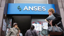 Imagen de Jubilaciones y pensiones de Anses: cuándo se cobra el bono de 70 mil pesos en abril 2024