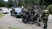 Imagen de Fuerzas federales custodian el Llao Llao y la lluvia precede el viaje de Milei a Bariloche