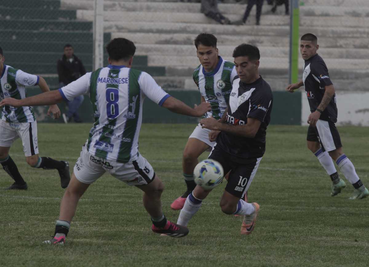 Maronese y Don Bosco juegan una de las semifinales de la Copa Neuquén. (Foto: Archivo Oscar Livera)