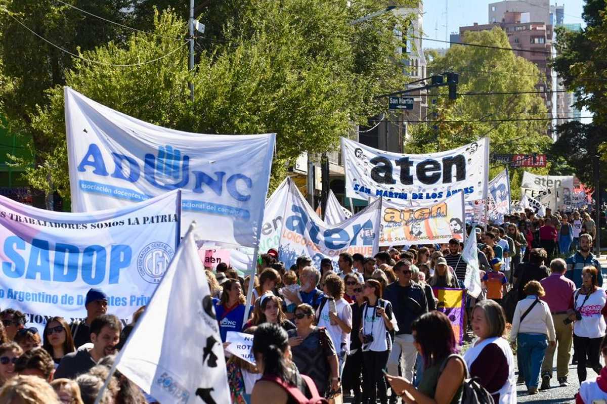 Gremios y sindicatos de Neuquén se solidarizaron con ATEN y acompañaron el rechazo del proyecto. Foto: Archivo Matias Subat.