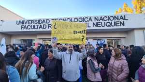 Marcha federal universitaria: la UTN de Plaza Huincul se suma con abrazo simbólico