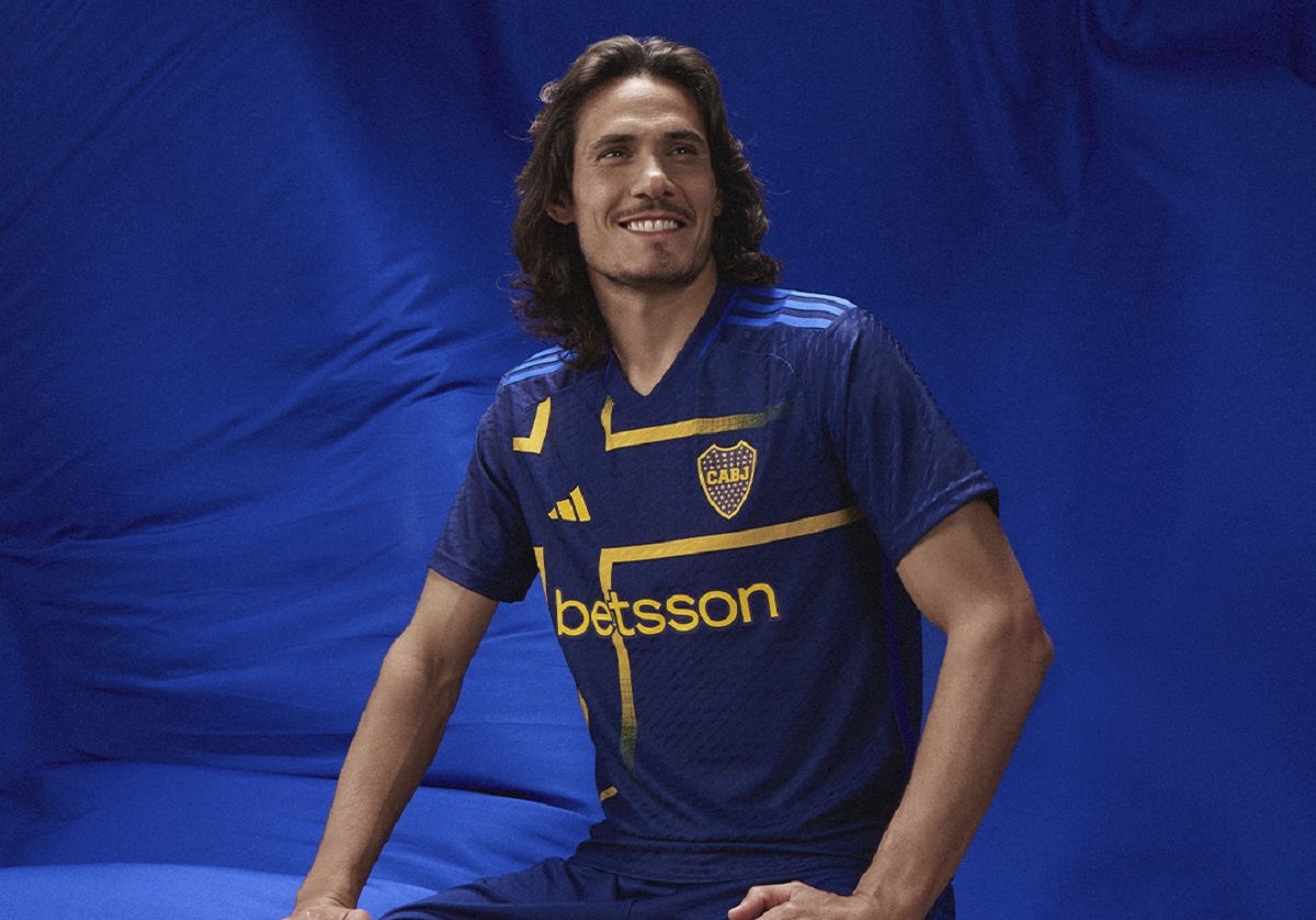 Edinson Cavani durante la presentación de la nueva camiseta de Boca.