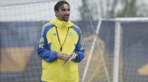 Imagen de Diego Martínez prepara el once de Boca: con un cambio obligado, va por la clasificación