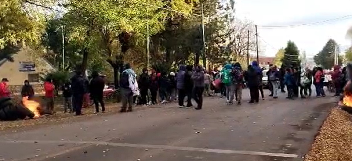 Los municipales comenzaron con el corte a las 6:30. Foto: Gentileza. 