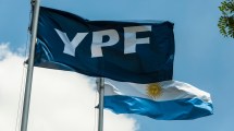 Imagen de Millonario «salariazo» en el directorio de YPF: críticas de dirigentes políticos por los aumentos