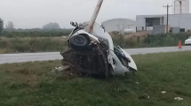 Imagen de Un joven murió tras chocar contra un poste en Entre Ríos: el auto se partió a la mitad por el impacto