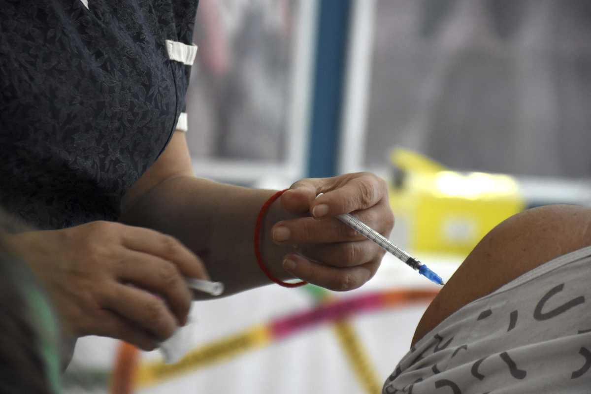 La vacuna contra el dengue está disponible en farmacias de Neuquén. Foto: Archivo Matias Subat. 