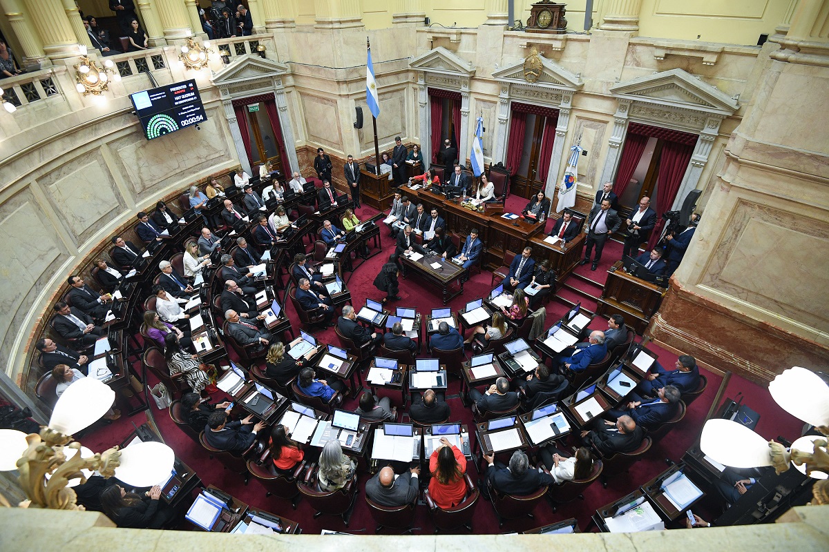 Se estima que la Ley Bases podría debatirse en el recinto del Senado el jueves 16 de mayo. 