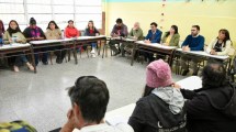 Imagen de Tras el corte de la Ruta 22, la ministra de Educación anunció acciones en las escuelas de Senillosa