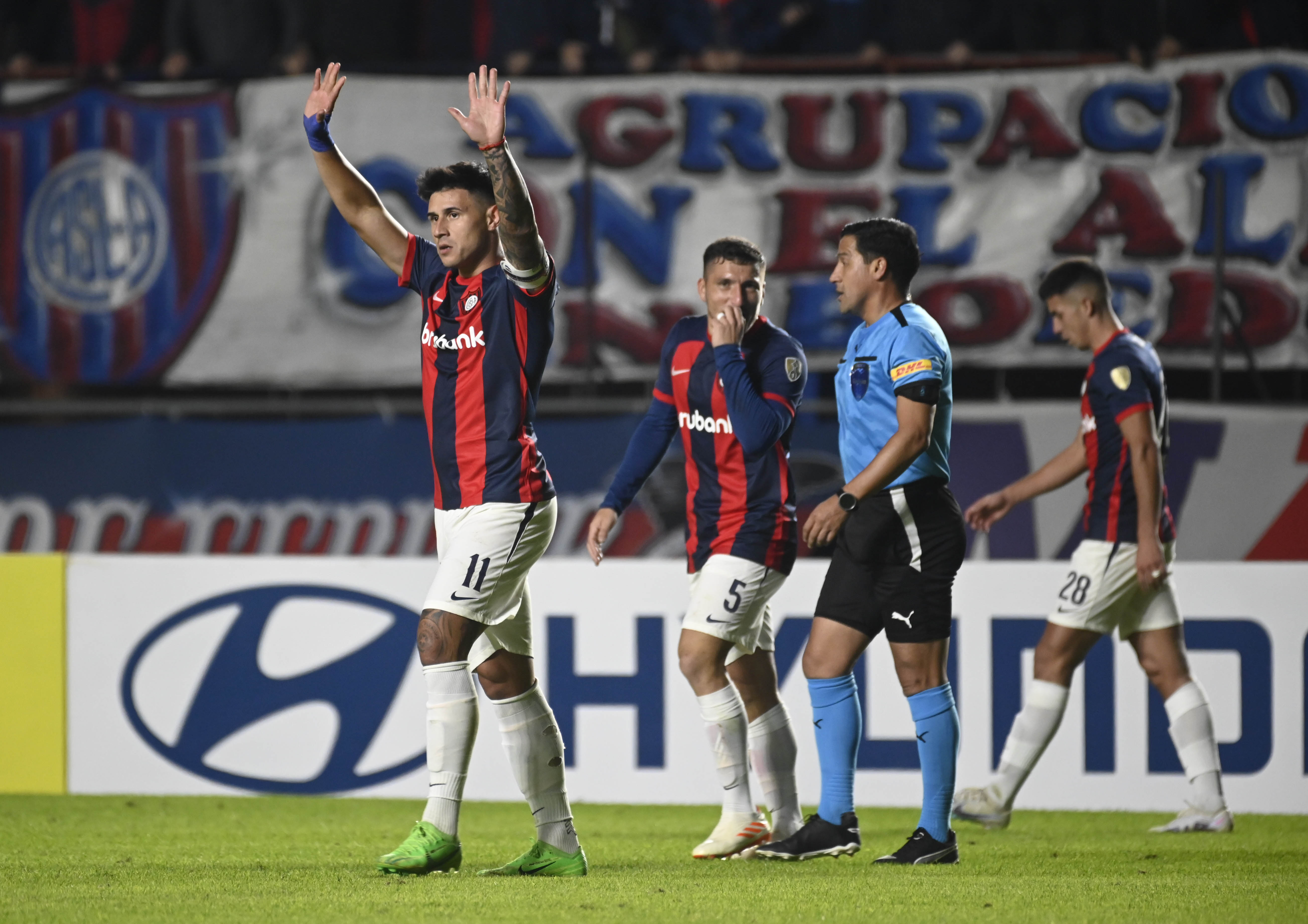 El capitán de San Lorenzo negó contactos con otros clubes por su pase en el próximo mercado de pases. 