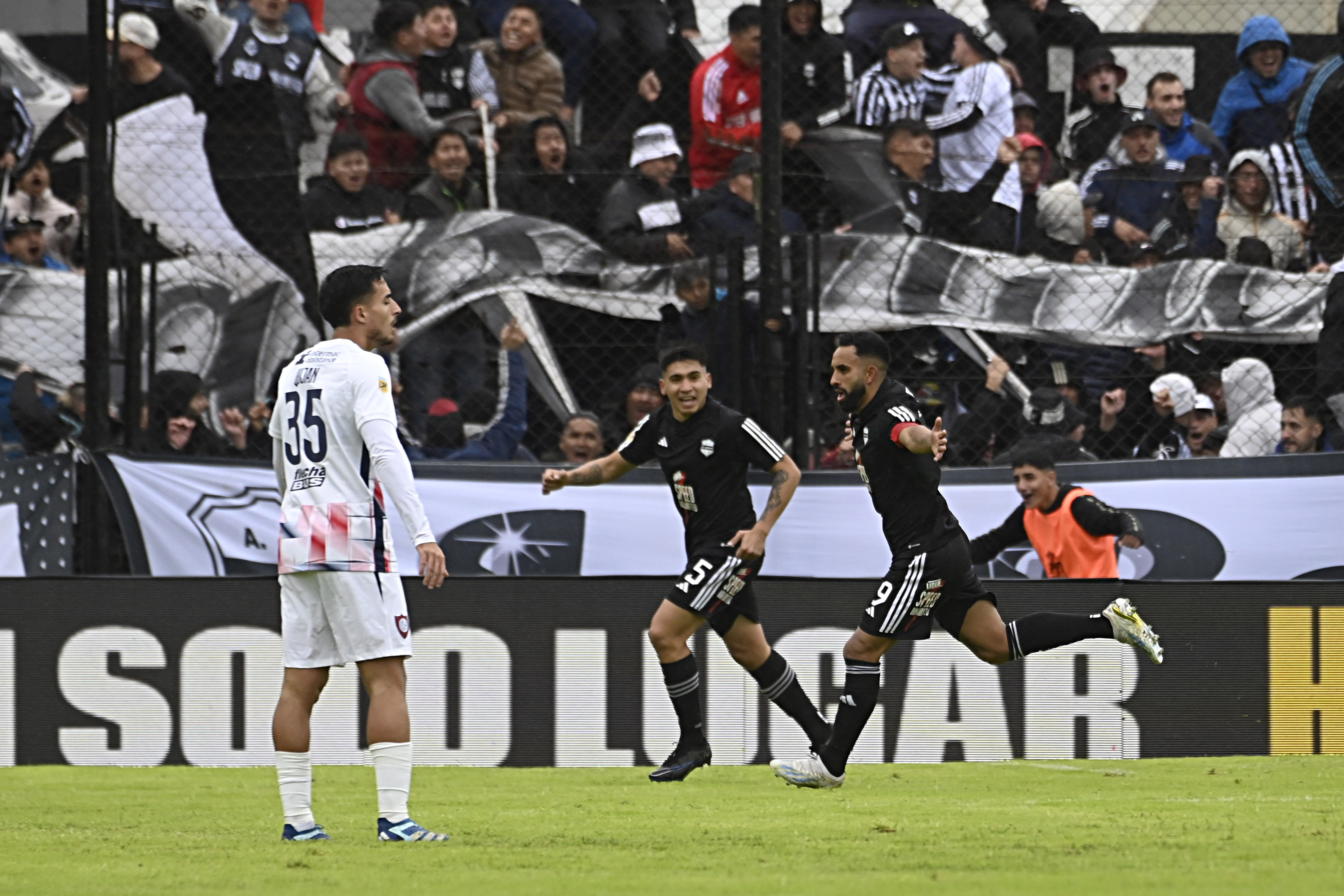 Deportivo Riestra se impuso 1-0 ante San Lorenzo. (Foto: Fotobaires)