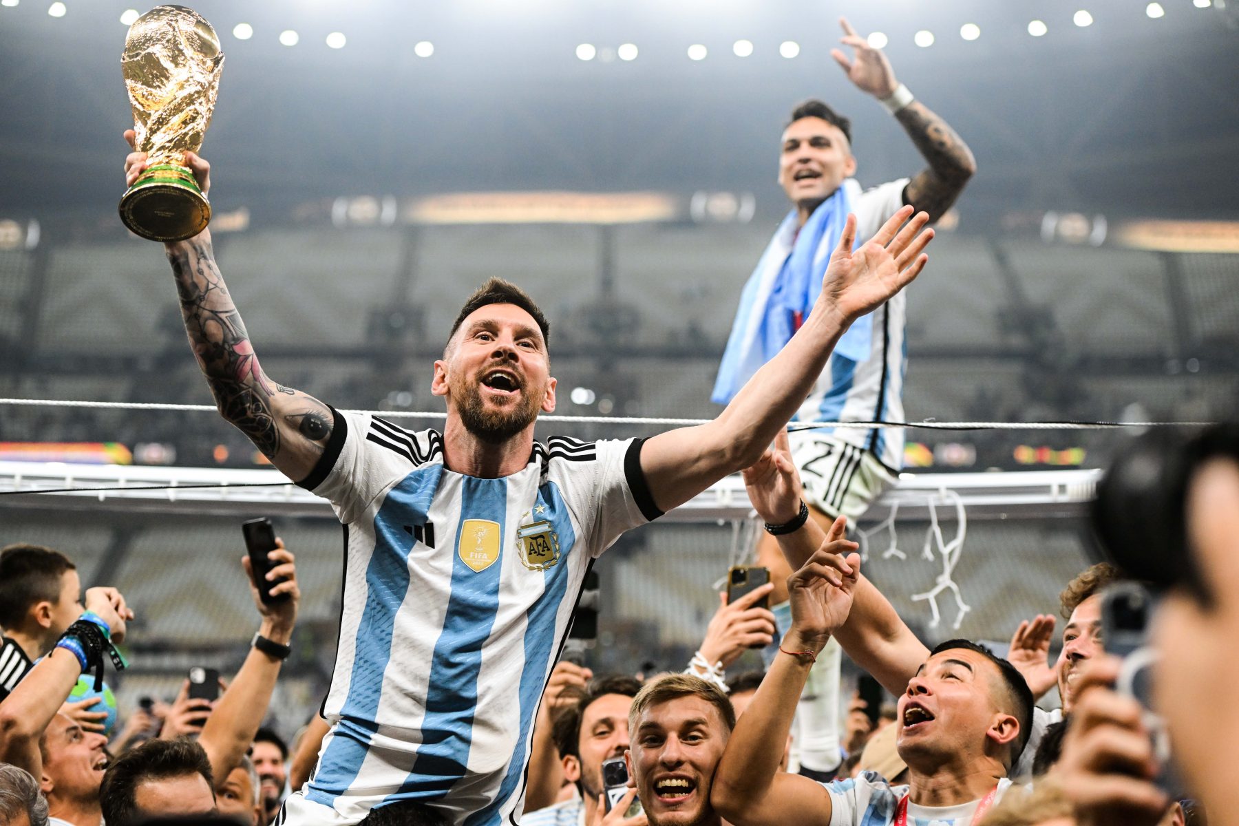 Lionel Andrés Messi festeja en campeonato mundial obtenido con la selección Argentina. Archivo