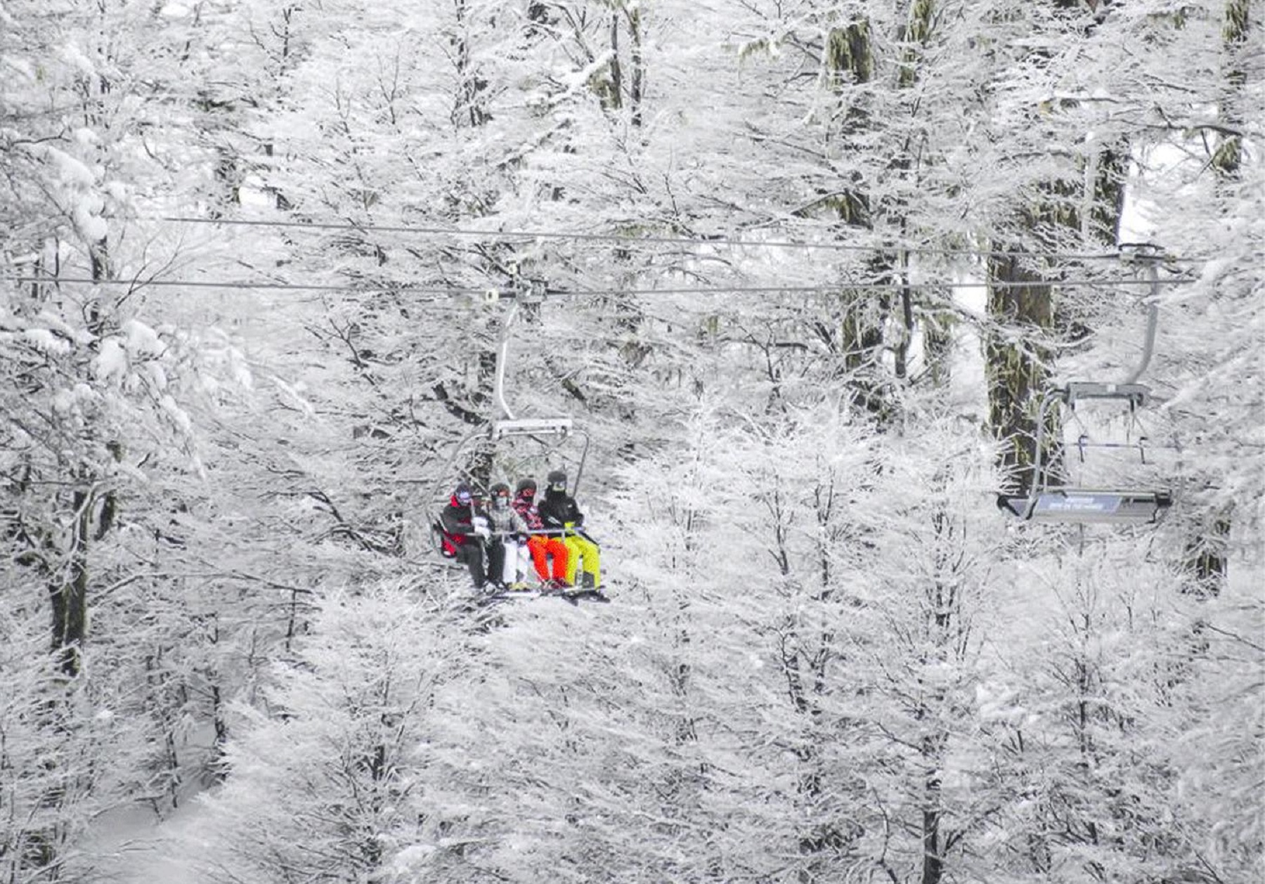 En San Martín de los Andes, ya venden pases anticipados para este invierno, con precios más bajos que los que ofrecen otros centros de esquí del país.