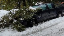 Imagen de Video: por el temporal de nieve debieron asistir a turistas de Chile varados en el paso Hua Hum