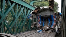 Imagen de Video: así continúan retirando los restos tras el choque de trenes en Palermo