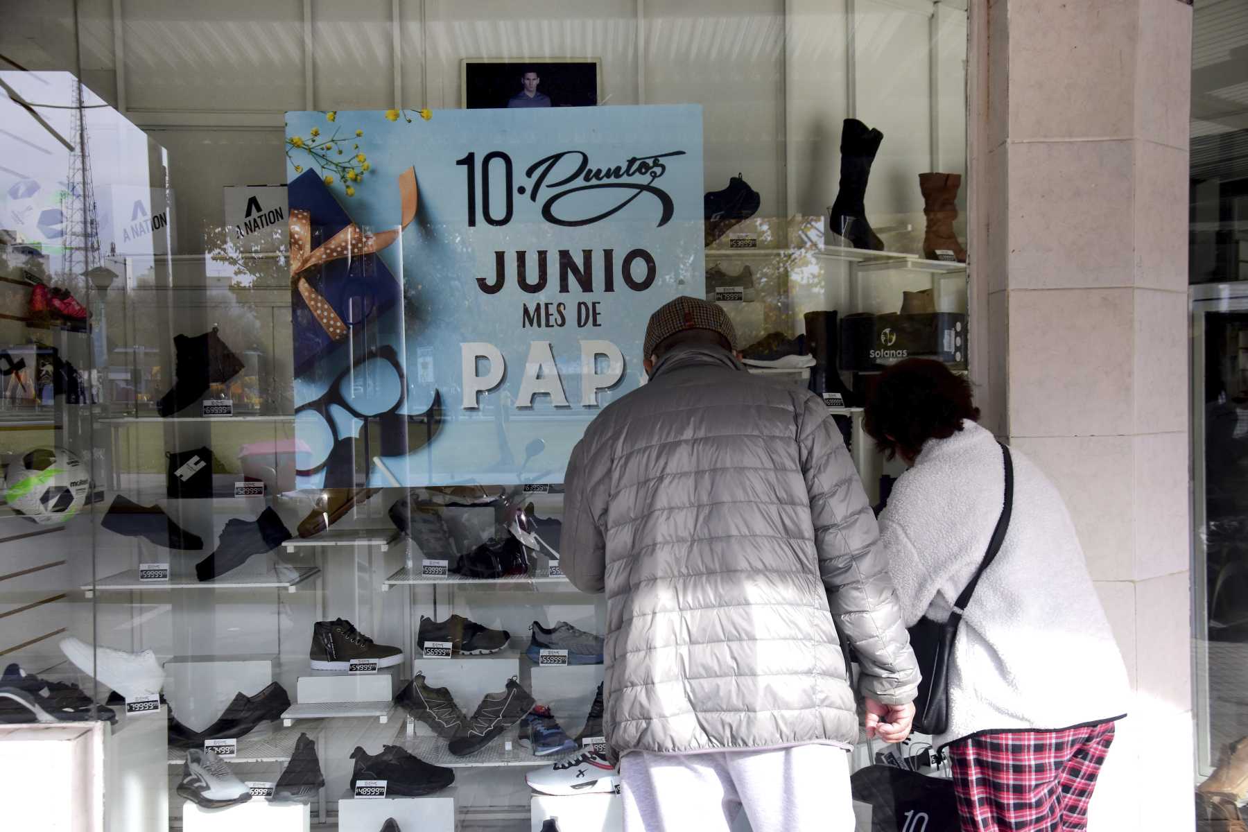 Los comercios de Neuquén comenzaron a ofrecer distintas propuestas que se acomodan a todos los bolsillos. Foto: Cecilia Maletti