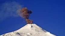 Imagen de El volcán Villarrica emitió una columna de gases: ¿cuál es su situación actual?