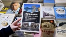 Imagen de El periodista que detectó plagios en el libro de Javier Milei vive en Bariloche: «En el fondo, el problema es la transparencia»