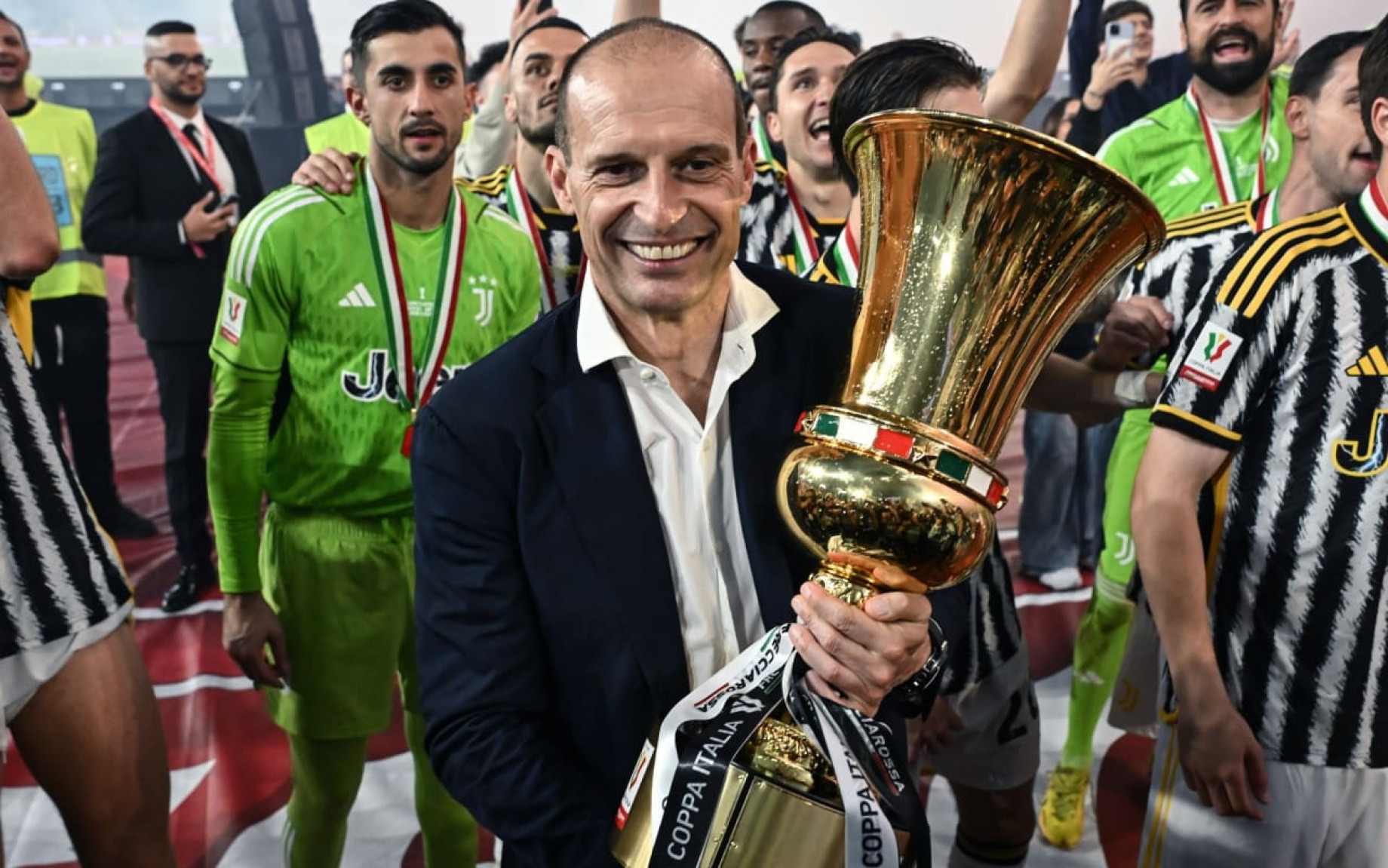 El entrenador italiano tuvo una reacción desmedida en la final de la Coppa Italia.