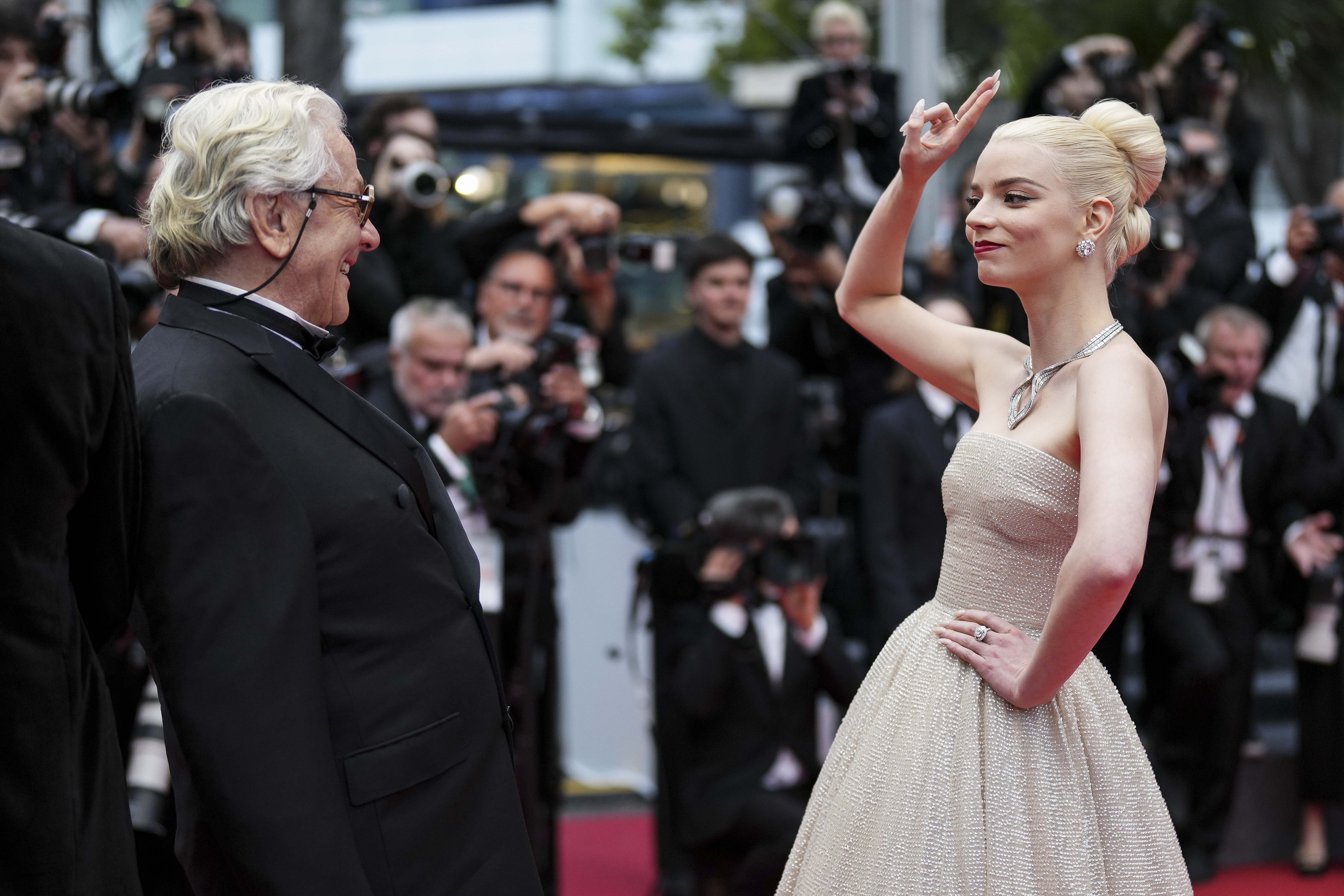 George Miller y Anya Taylor-Joy en la  premiere de 'Furiosa: A Mad Max Saga', en Cannes (Photo by Scott Garfitt/Invision/AP)