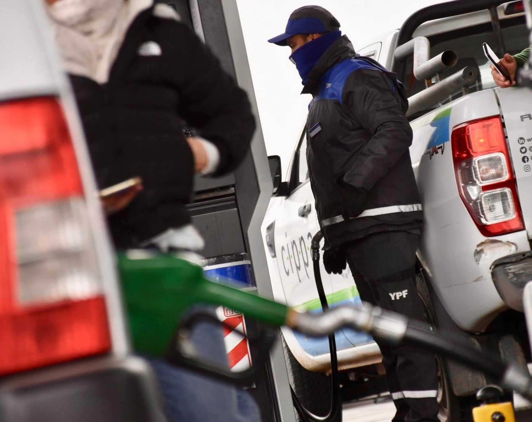 Aumento de combustibles en Neuquén capital por la tasa vial, desde este martes. Crédito Matías Subat.