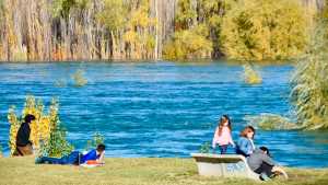 Para ir de paseo, gratis y pegado al río en Neuquén: la propuesta del centro cultural más nuevo de la ciudad