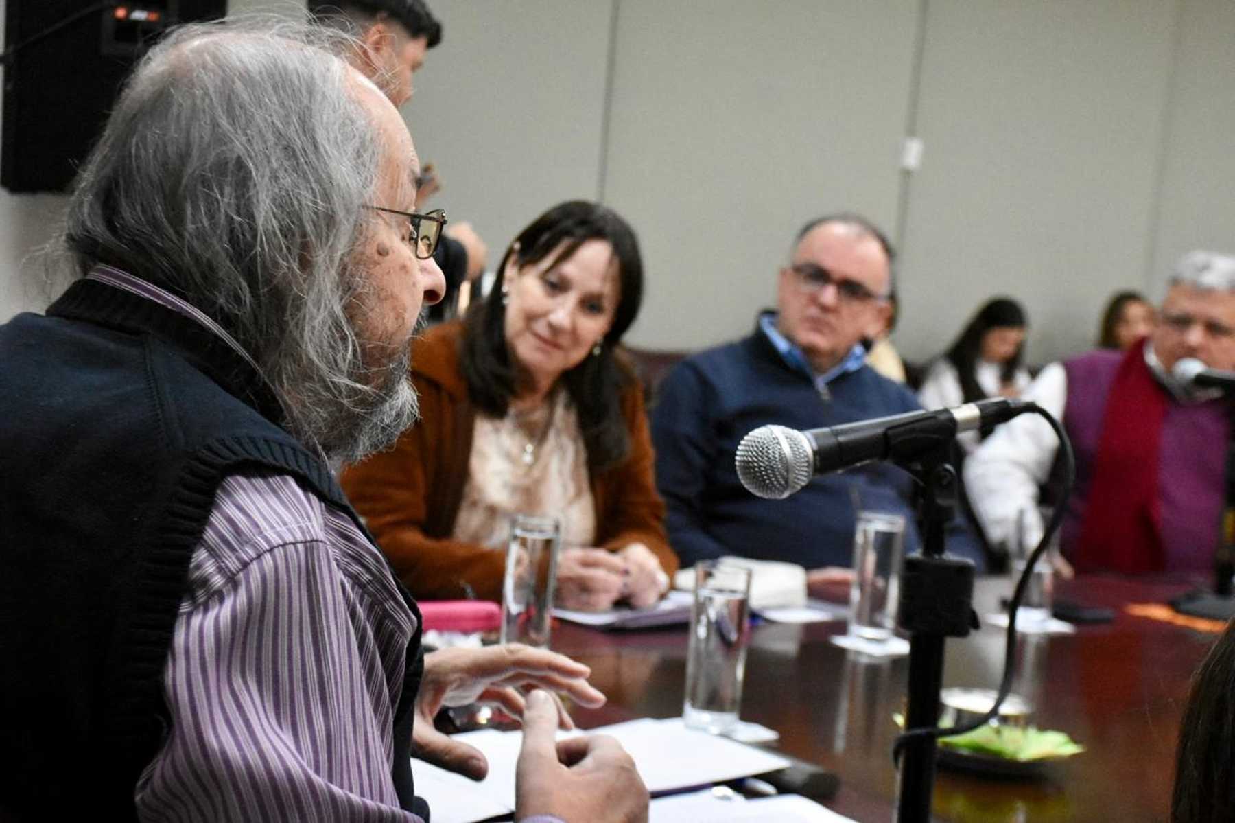 Walter Pérez, presidente de la APDH Neuquén, en la comisión de Derechos Humanos en mayo pasado. (Archivo/Matías Subat)