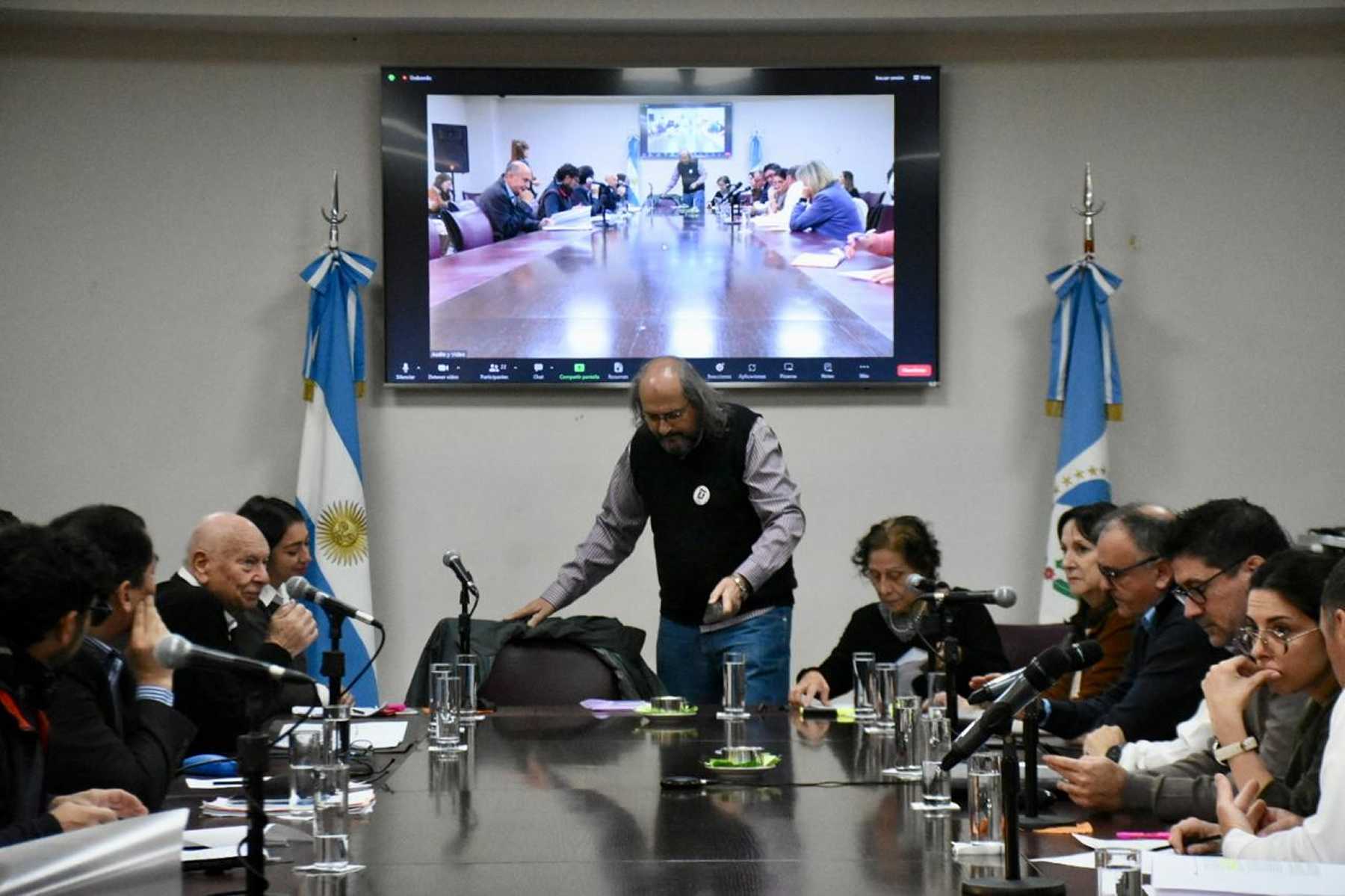 Walter Pérez, presidente de la APDH, estuvo en la comisión legislativa. El debate fue áspero. (Matías Subat)