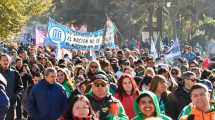 Imagen de Video | Estatales marcharon en Neuquén con críticas a la Ley Bases: «La patria no se vende»