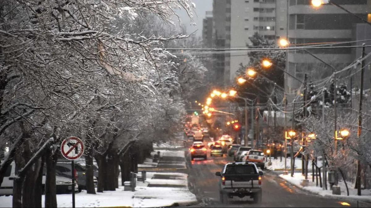 Nieve en Neuquén y el Alto Valle: qué dice el pronóstico este martes y hasta cuándo hay alerta por lluvias. 