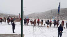 Imagen de ¡Ni el frío ni la nieve los detuvo! Así celebraron el 25 de Mayo en El Llano y Chorriaca, al norte de Neuquén