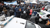 Imagen de Misiones: a 12 días del conflicto, policías protestaron arriba de patrulleros y Passalacqua no rompe el silencio