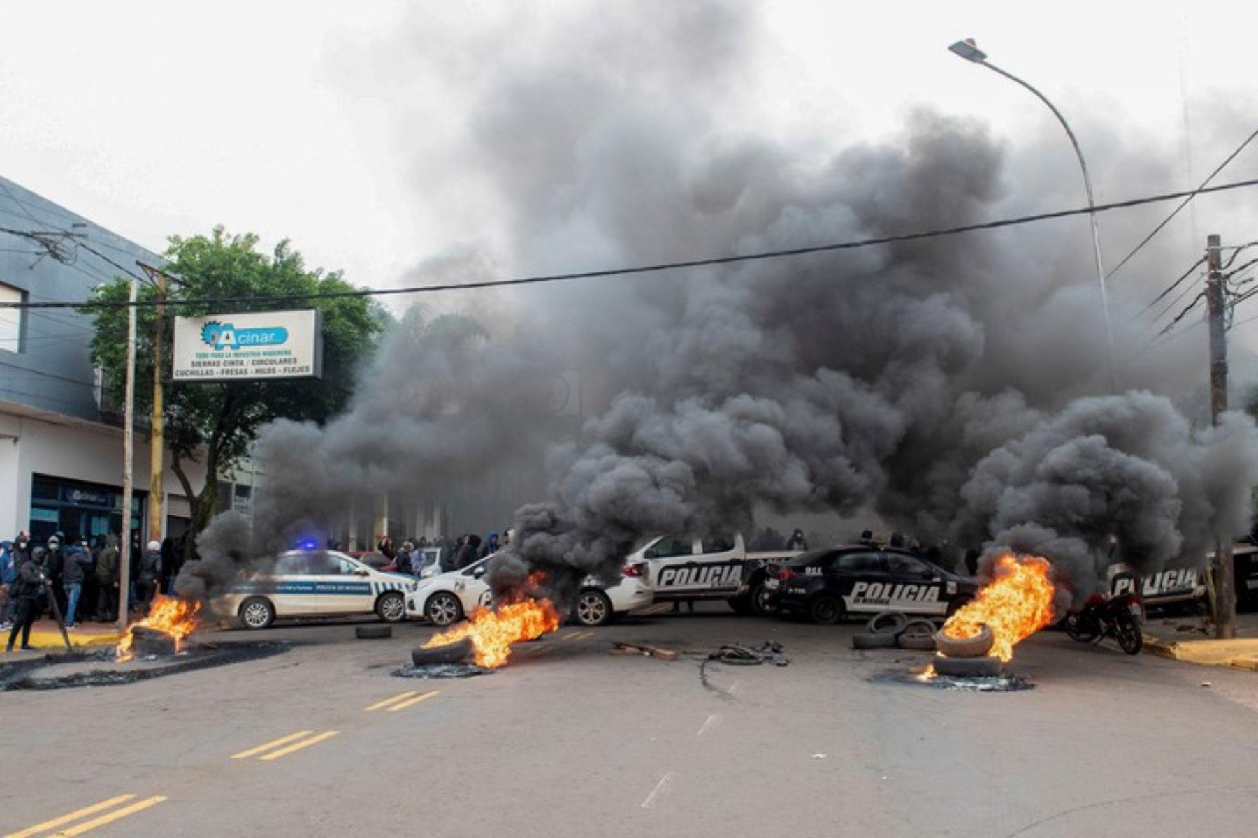 La protesta policial en Misiones escaló a amplios sectores y sumó una semana de continuidad. Foto Clarín.