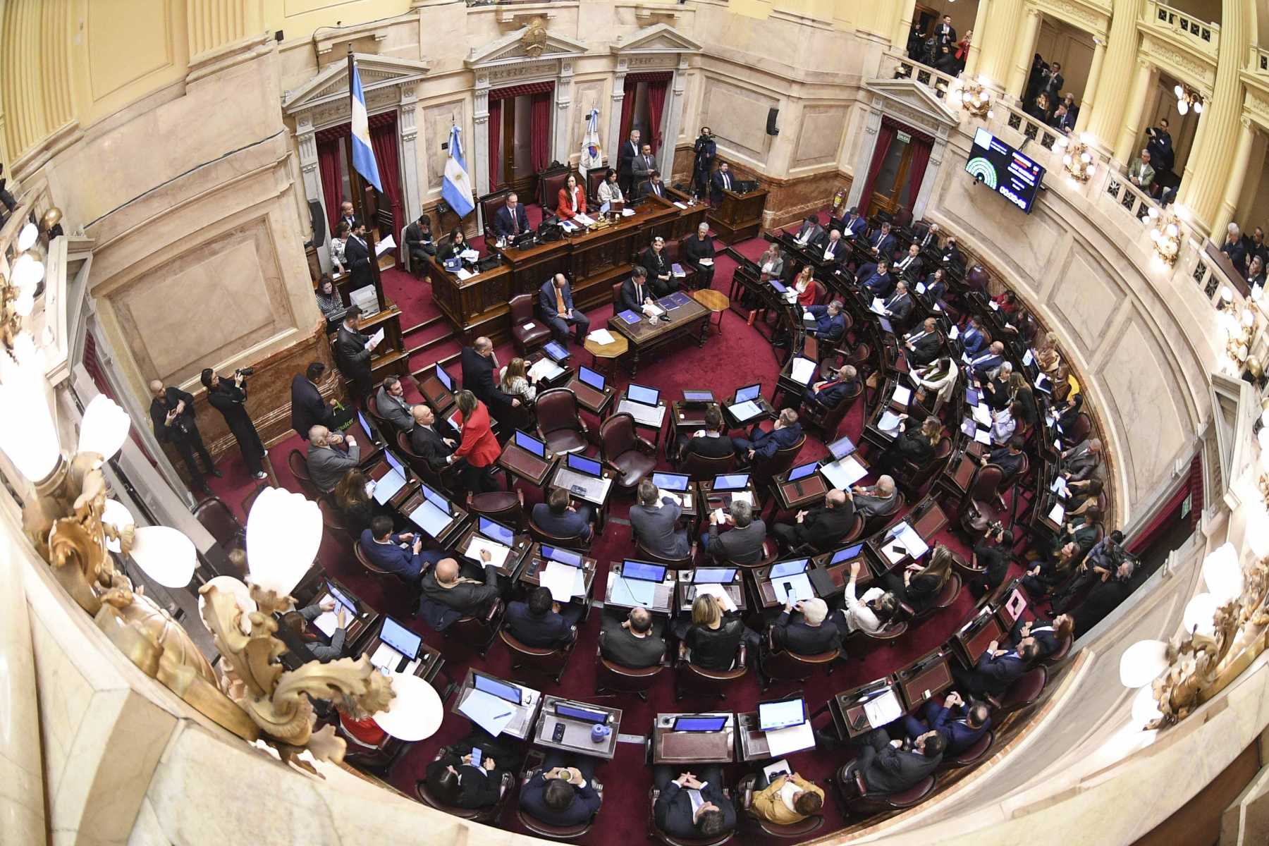 El Senado retoma el debate de la Ley Bases este miércoles. Cómo votan los representantes de Neuquén y Río Negro. 