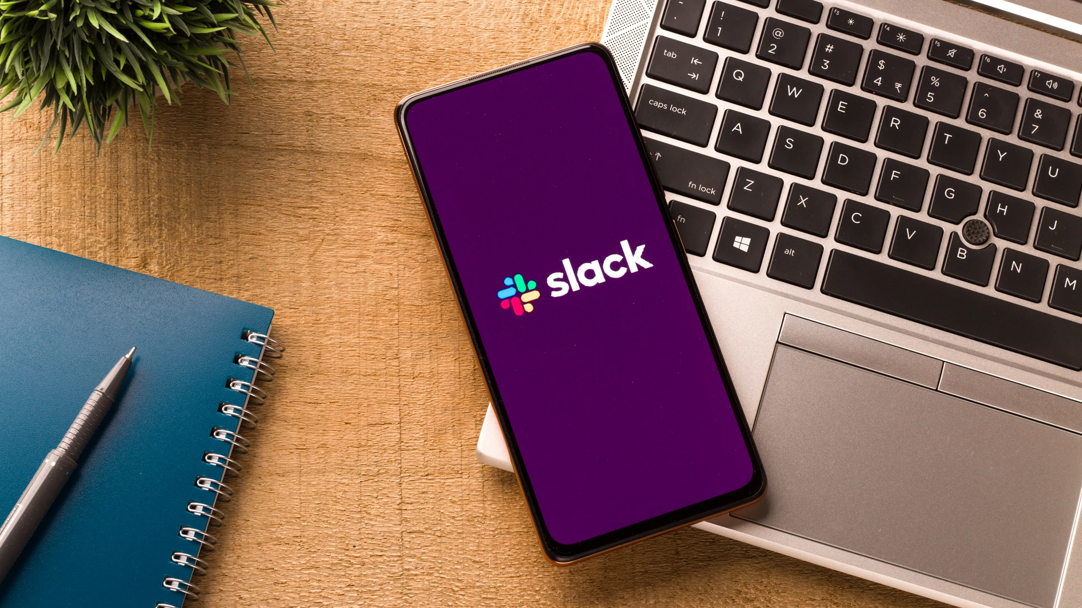 Slack alimenta su IA con tus datos si no cambias la configuración. 