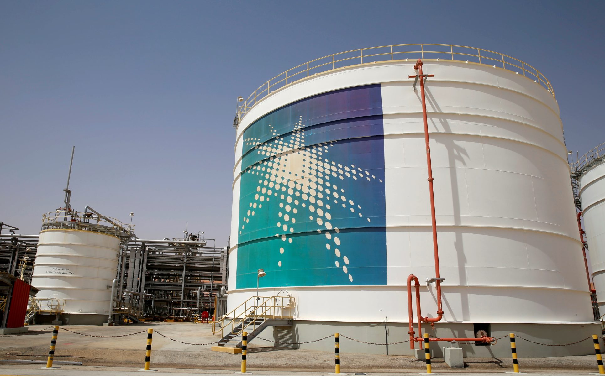 FILE PHOTO: An Aramco oil tank is seen at the Production facility at Saudi Aramco's Shaybah oilfield in the Empty Quarter, Saudi Arabia May 22, 2018. Picture taken May 22, 2018. REUTERS/Ahmed Jadallah