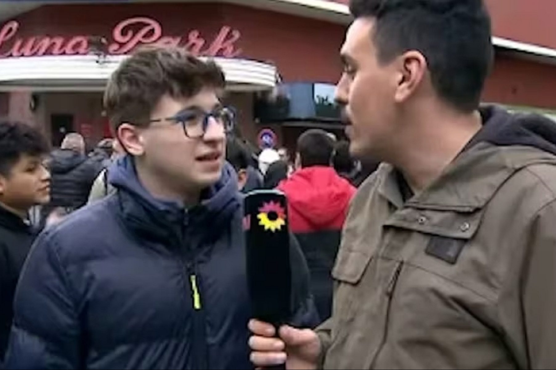 Un joven fue a ver a Milei al Luna Park, pero un detalle llamó la atención de la prensa.