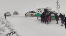 Imagen de La nieve suma varados en Neuquén: rescatan a seis personas que pasaron la noche en la Ruta 13